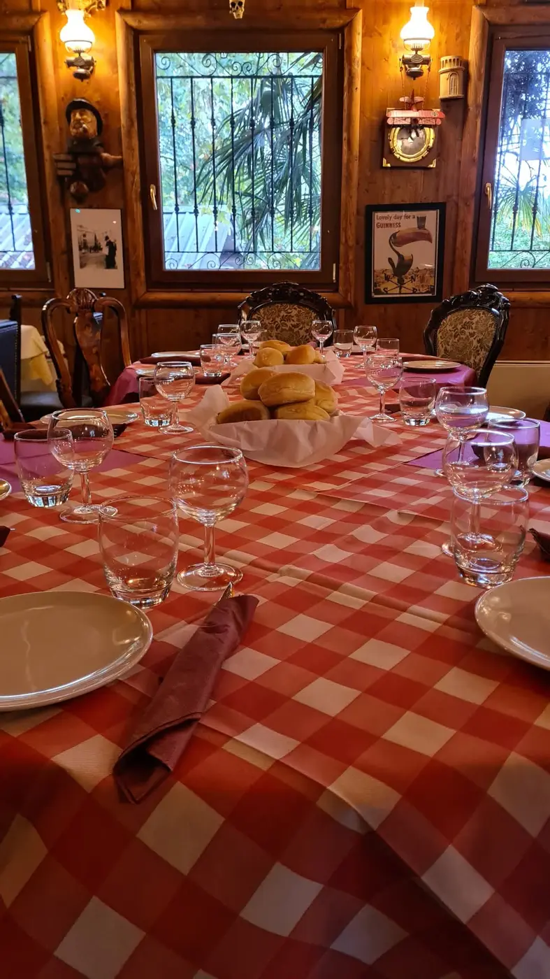 Sala interna della Pora Cà